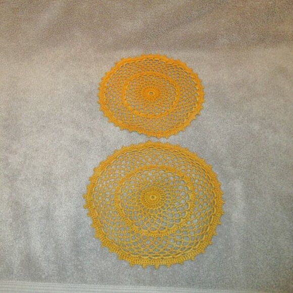 Vintage SET OF 2 Handmade CROCHET Lace DOILY Round GOLD Orange TABLE Decor - Picture 5 of 9